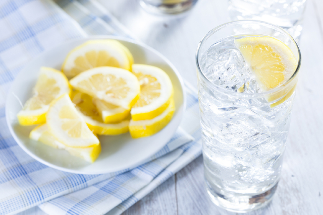 The Benefits Of Drinking Lemon Water Every Morning