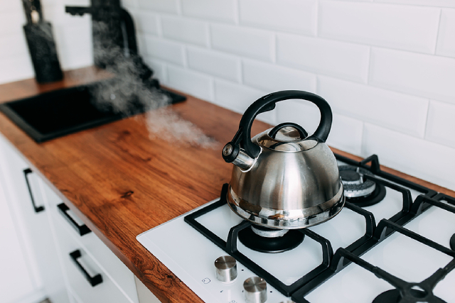 Water Dispensers Vs Kettles: Which Saves You More Time & Money?
