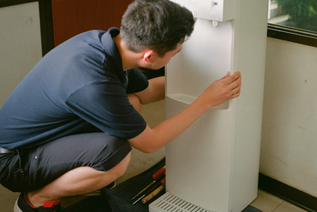 When To Repair And When To Replace A Water Dispenser